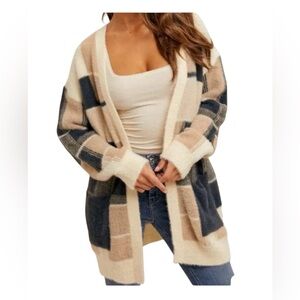 Hem & Thread Eyelash Cardigan Navy and tan plaid Checkered Motif Size Large